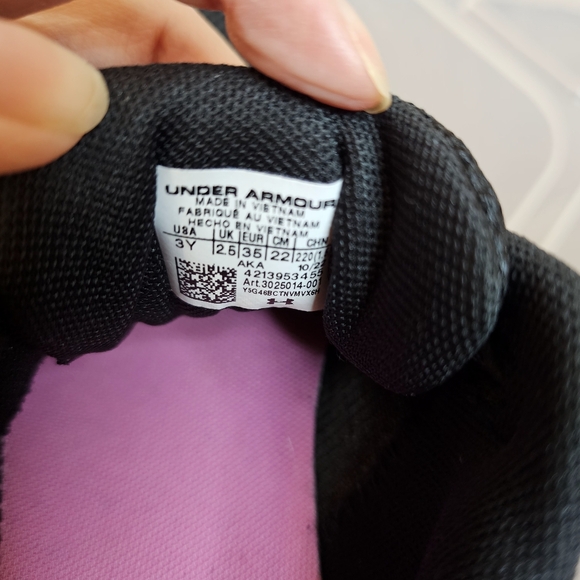 Girls Under Armour black and pink running shoe Size 3Y - Picture 7 of 8